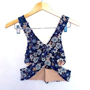 ❌SOLD❌Lovers + Friends Navy & White Lace Flower Crop Top